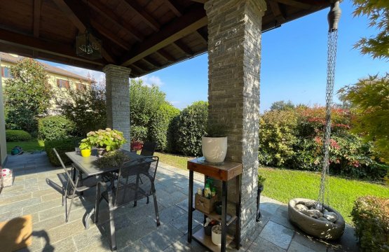 For sale Villa City Montano Lucino Lombardia